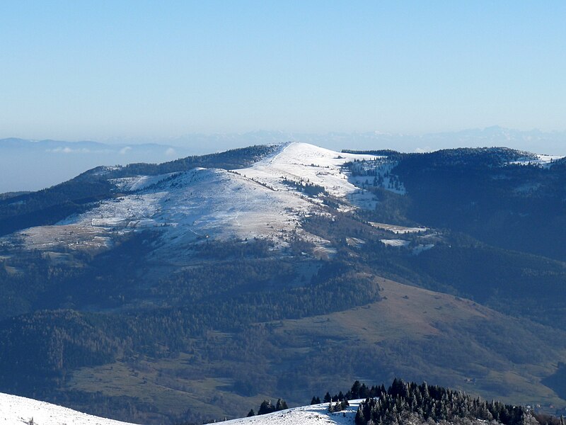 File:Petit Ballon depuis le Hohneck.JPG