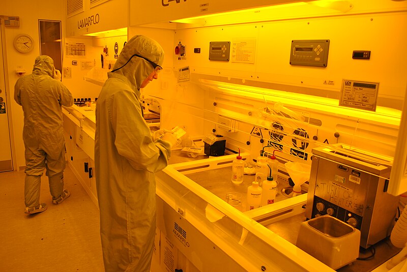 File:Photolithography lab in the LCN cleanroom.jpg