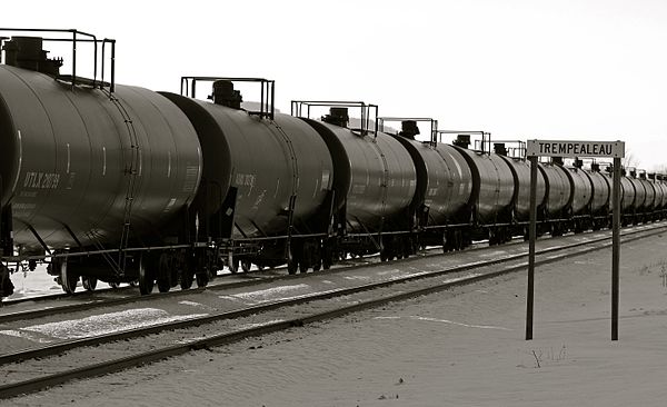 Bakken Oil being shipped by rail in Trempealeau, Wisconsin, a few feet from the Mississippi River.