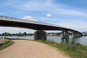 Blick auf die neue Brücke von Cormoranche.