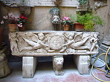 Roman sarcophagus in the courtyard. Ponte - s maria d Anima - sarcofago nel cortile 1010741.JPG