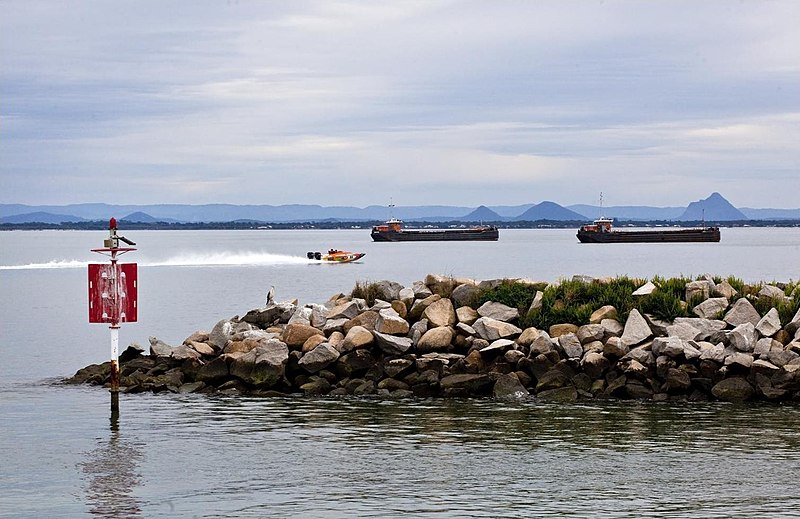 File:Power Boat Racing Redcliffe Friday-46 (4999583720).jpg