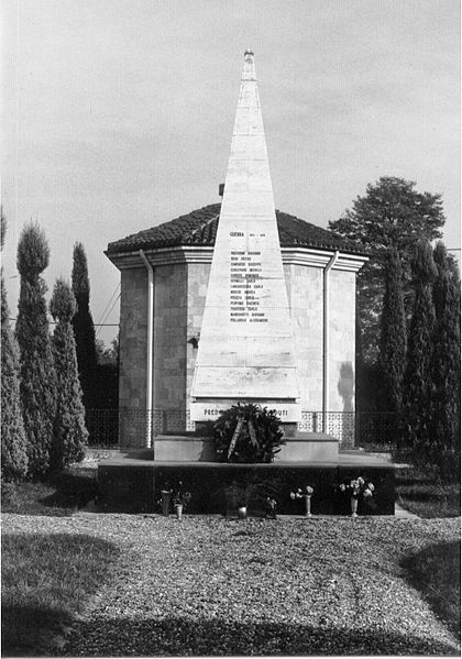 File:Predosa - Cimitero.jpg