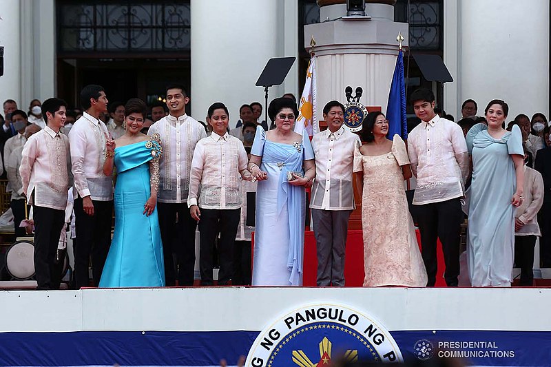 File:President Ferdinand R. Marcos Jr. and the First Family’s official photo shortly after his inaugural address delivered at the National Museum of the Philippines in Manila on Thursday, June 30, 2022. 002.jpg