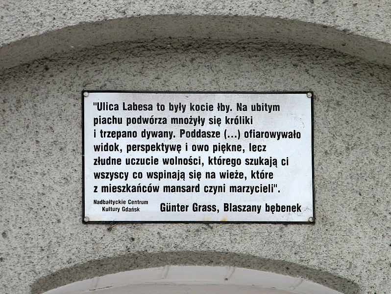 File:Quotation from "The Tin Drum" at Günter Grass pre-war house in Gdańsk.jpg