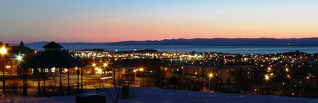 Rivière-du-Loup au crépuscule, à partir du parc de la Croix