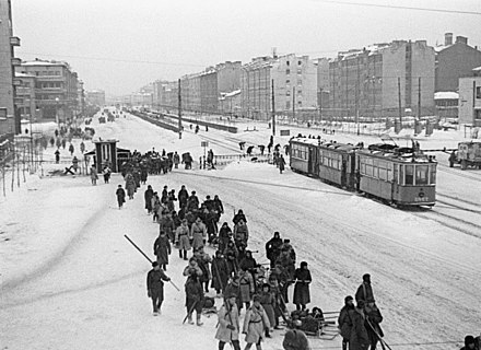 Avenue de Moscou au début du siège de Léningrad en décembre 1941