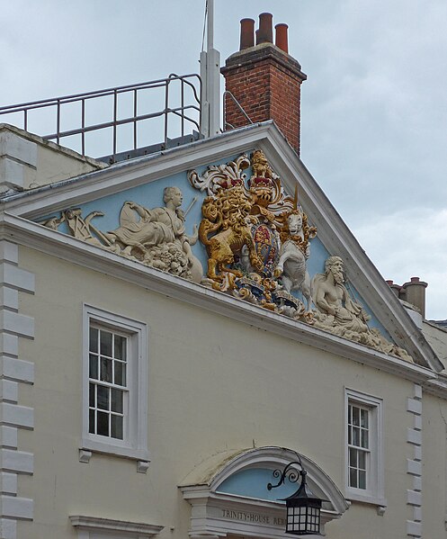 File:Royal coat of arms, Trinity House, Hull (28769953775).jpg