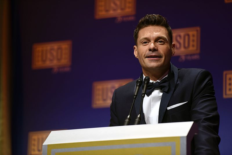 File:Ryan Seacrest 161020-Z-DZ751-070 (29850172894).jpg