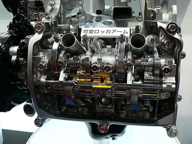 Cutaway model of Subaru's i-AVLS variable valve timing system on SOHC 4-valve-per-cylinder EJ25 boxer engine at Tokyo Motor Show 2007.