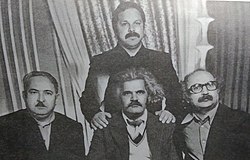 Sağdan: Abbas Abdulla, Fərman Kərimzadə, Sabir Əliyev. Ayaq üstə Sirus Təbrizli (Gəncə, 6 aprel 1980)