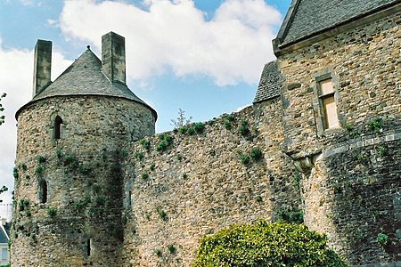 Tập_tin:Saint-Sauveur-le_Vicomte_(Château)_4.jpg
