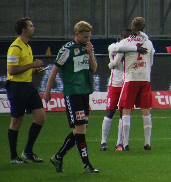 File:Salzburg gegen SV Ried (Oktober 2015) 15.JPG