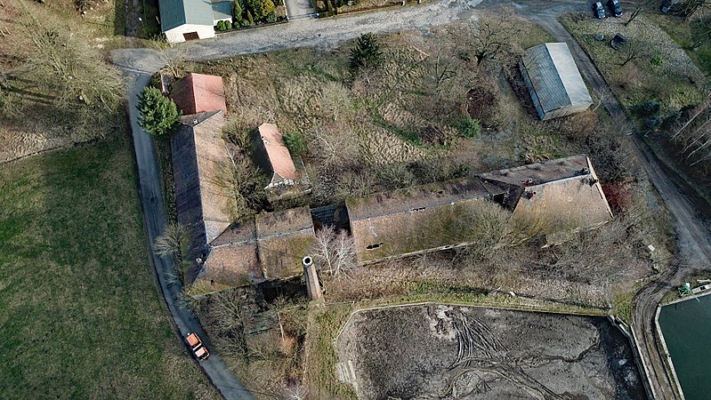 File:Schönteichen Biehla Aerial Herrenhaus alt2.jpg