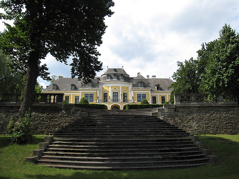 File:Schloss Neuwaldegg 9.JPG