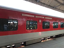 Sealdah Rajdhani at New Delhi.jpg