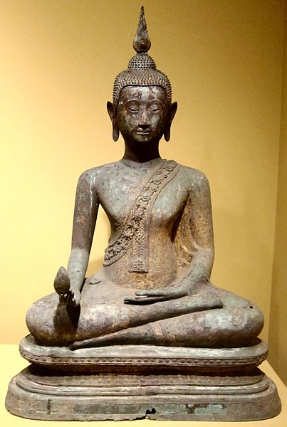 File:Seated Buddha holding a mango from Thailand, Bangkok style, 18th-19th century, gilt bronze, HAA.JPG