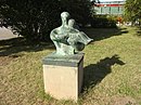 Skulptur Mutter und Kind Universitaetsklinikum Heidelberg 01.jpg