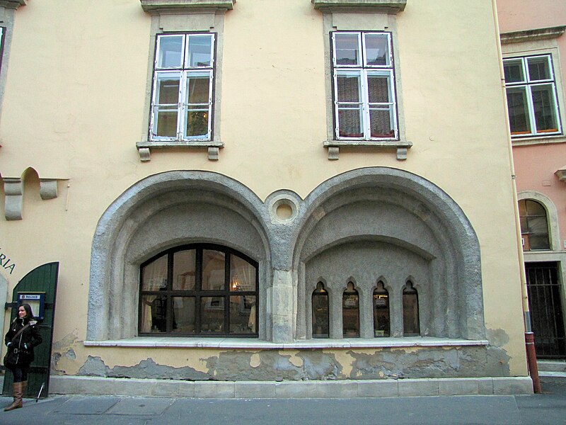 File:Sopron középkori részlet Szent György utca 3.jpg