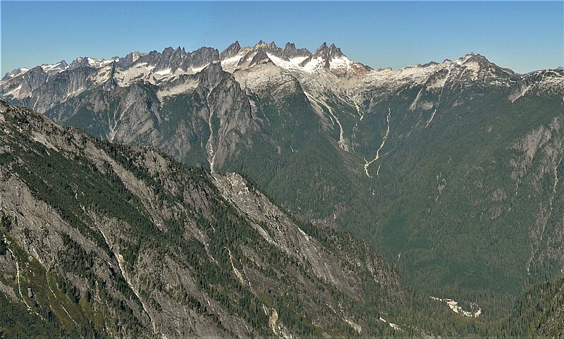 File:Southern Pickets from Trappers Peak.jpg