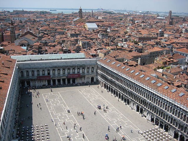 view of Saint Mark's Square Procuratie Nuove (left), Procuratie Nuovissime (centre), and Procuratie Vecchie (right)