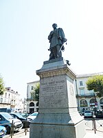 Статуя Томаса-Робера Бюжо