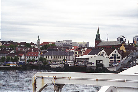 Widok na Bekhuskaien z przystani promowej, Stavanger