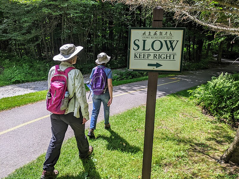 File:Stowe Recreation Path.jpg