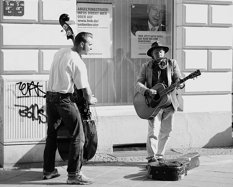 File:Street performers Schwerin GERMANY October 2008.jpg