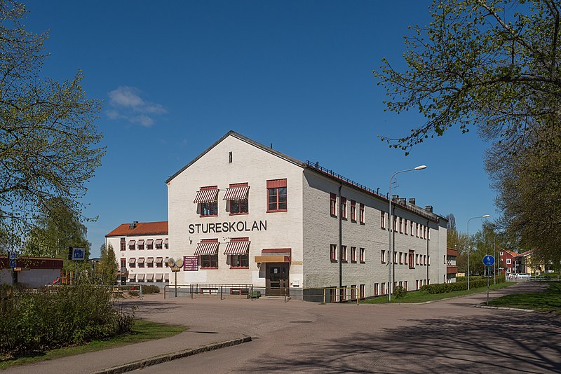 File:Stureskolan May 2015 02.jpg