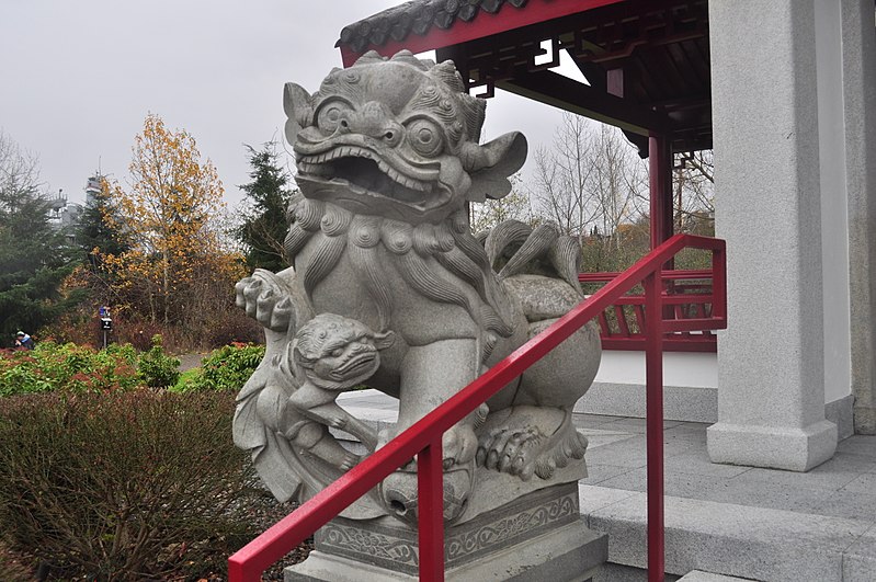 File:Tacoma, WA - lion guardian, Chinese Pavilion, Chinese Reconciliation Park 01.jpg