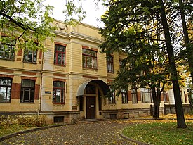 Byggnad för kliniken i Maarjamõisa, Ludvig Puusepagatan 6, från 1914–1915, tidigare internmedicinsk klinik
