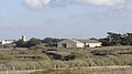 Vue sur le terrain militaire de Kergroix depuis le parking de Port Pigeon