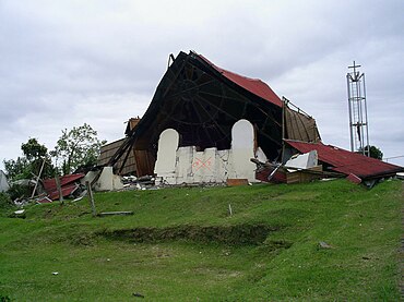 Iglesia destruida por el terremoto en la localidad de Cinchona.