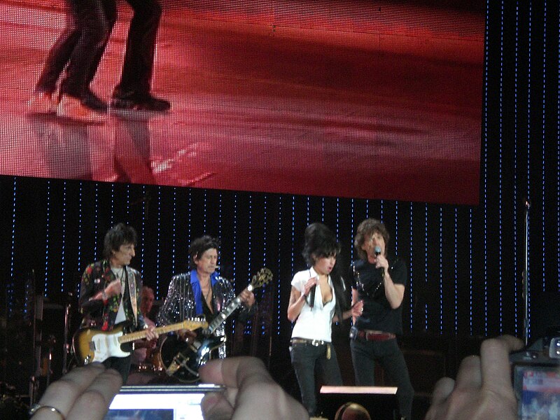 File:The Rolling Stones with Amy Winehouse at the Isle of Wight Festival 2007.JPG