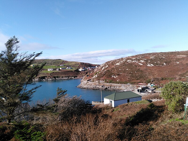 File:The coast road - geograph.org.uk - 5588914.jpg