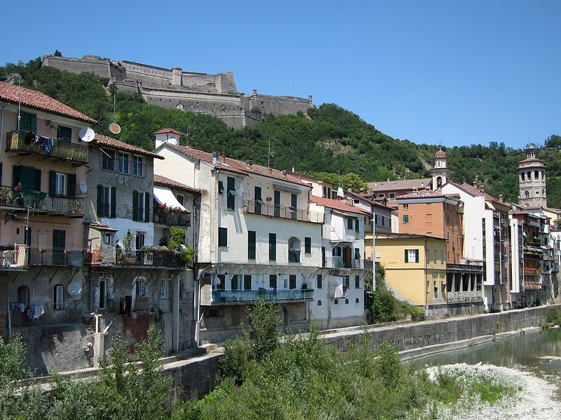 File:Town of Gavi with citadel.jpg