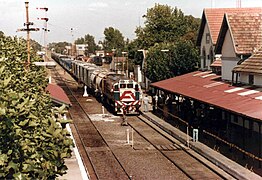 Tren carga en estacion olavarria.jpg