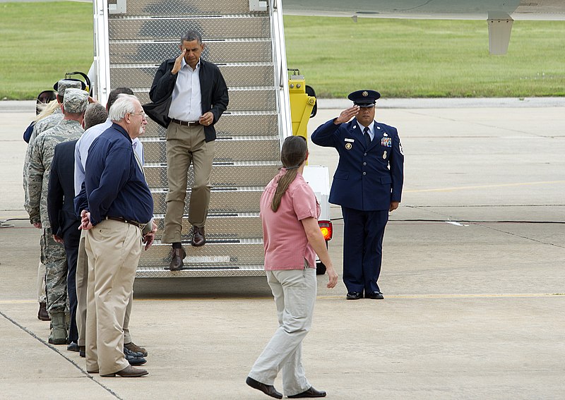 File:U.S. President Barack Obama, center, salutes as he steps off of Air Force One at Tinker Air Force Base, Okla., May 26, 2013, enroute to surrounding areas damaged by recent tornadoes 130526-F-IE715-145.jpg