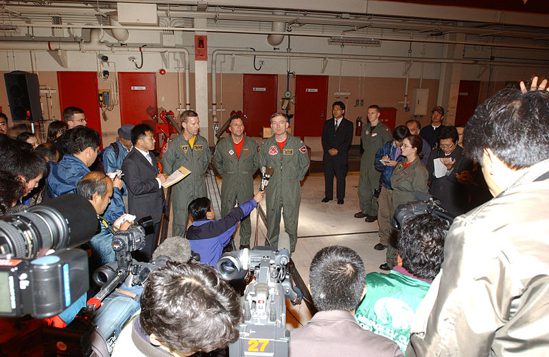 File:US Navy 031113-N-2560Y-001 Reporters are briefed during a press conference.jpg