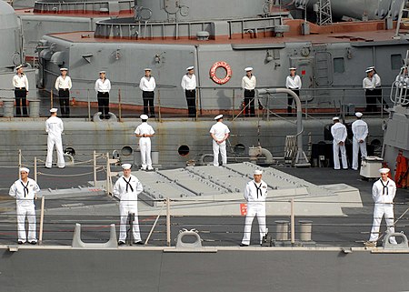 Tập_tin:US_Navy_070701-N-5621B-161_Sailors_aboard_guided-missile_destroyer_USS_Curtis_Wilbur_(DDG_54)_man_the_rails_upon_arriving_in_Vladivostok_next_to_a_Russian_surface_combatant_ship.jpg