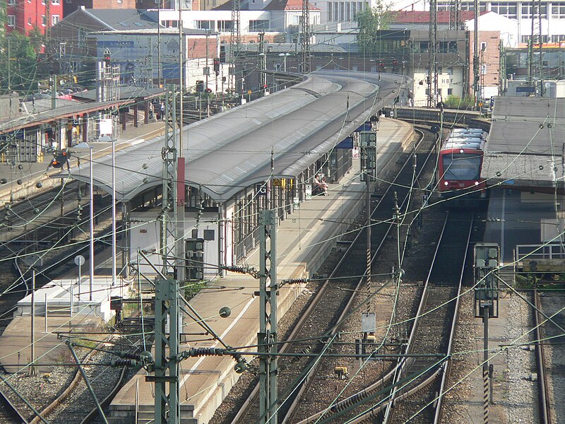 File:Ulm Bahnhof 2 20100724.jpg