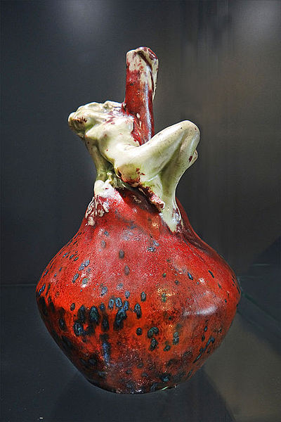 File:Vase art nouveau (Bourg-la-Reine) (9060308129).jpg