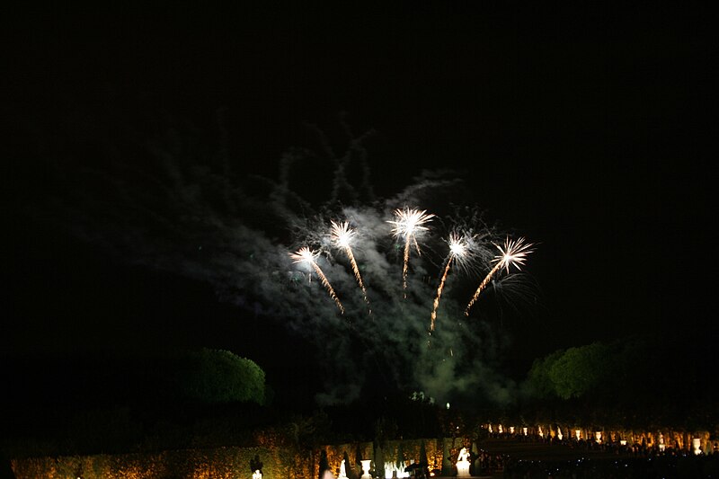 File:Versailles-Été 2010─Les grandes eaux nocturnes─51.jpg