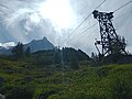 À la sortie de la forêt, dominé par l'aiguille du Midi.