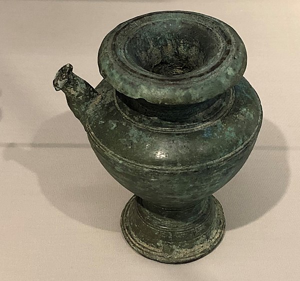 Bronze kettle in Ngô dynasty