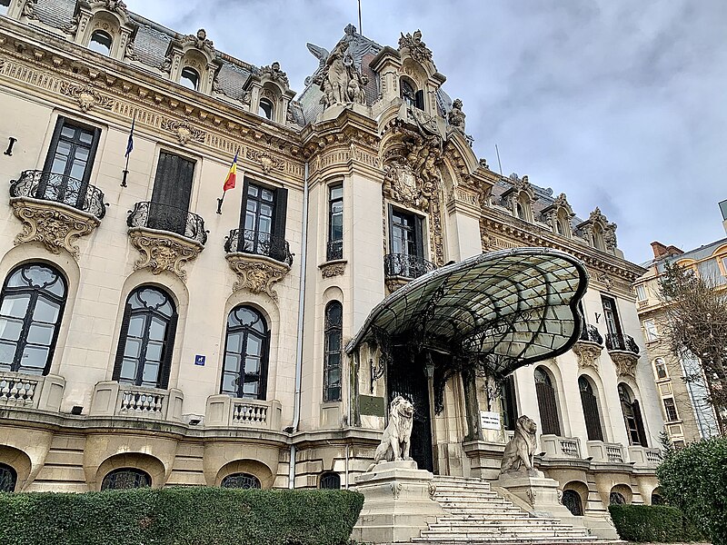 File:View of the George Enescu Museum, taken from the garden of the palace.jpg