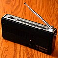 File:Vintage National Panasonic Transistor Radio, Model RF-820H, AM-FM-SW  Bands, 8 Transistors, Made In Japan, Circa Mid-1960s (49456004731).jpg -  Wikimedia Commons