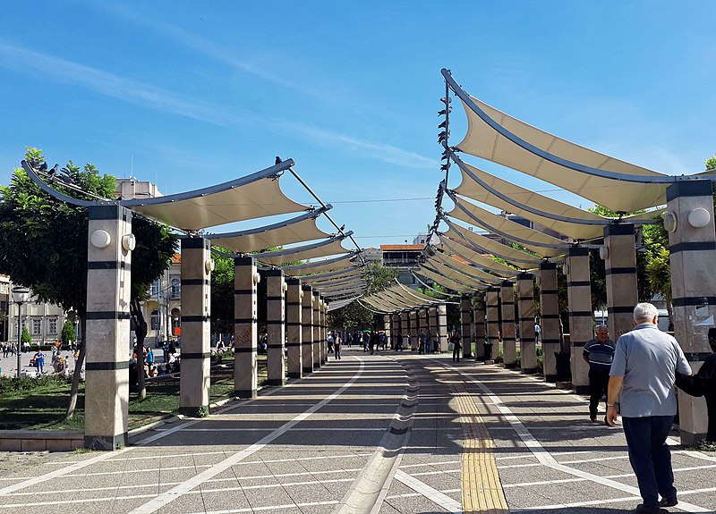 File:Walkway canopies in Konak 01.jpg