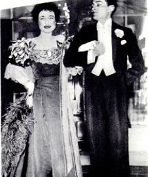 File:Wallis Simpson fancy dress 1930.jpg